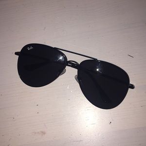 Black ray ban aviators